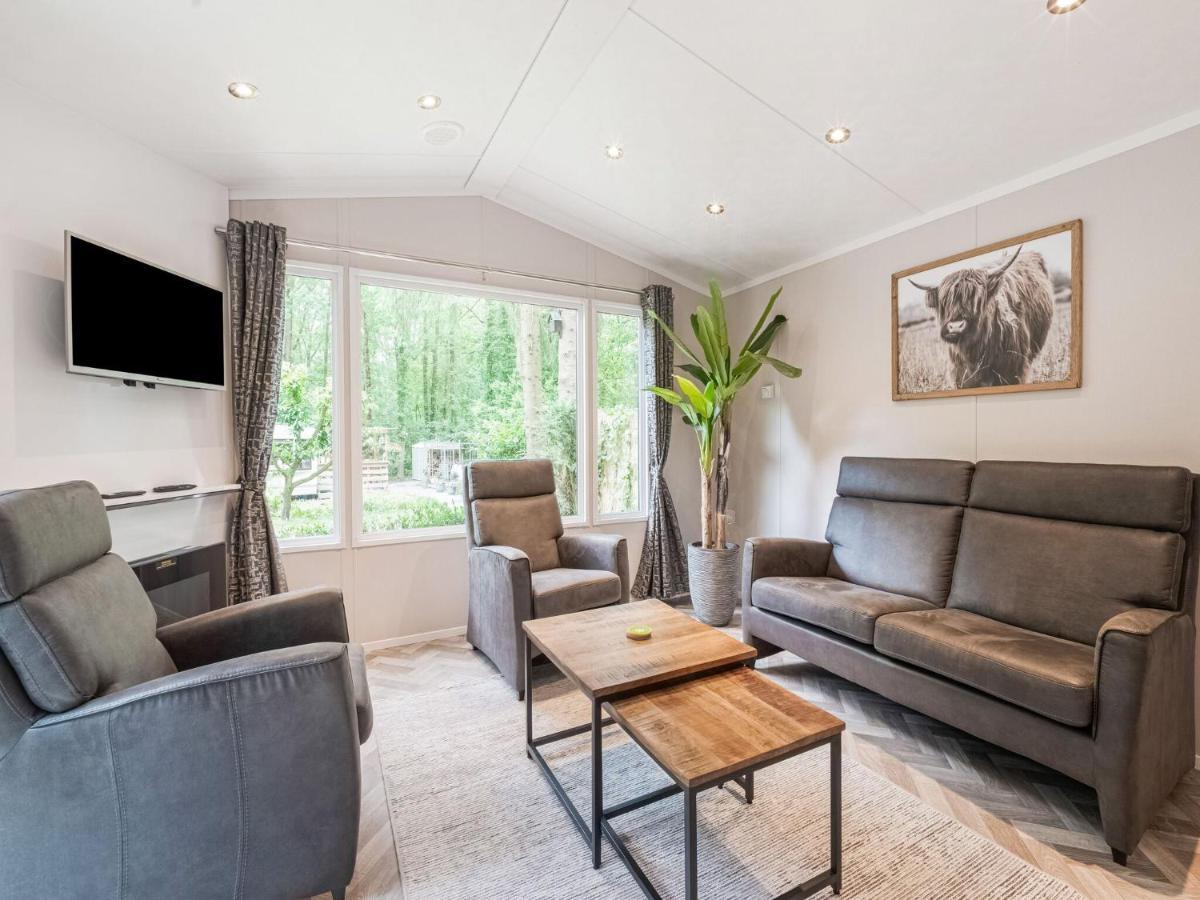 Beautiful Chalet In The Woods With A Shared Pool Vledder ภายนอก รูปภาพ