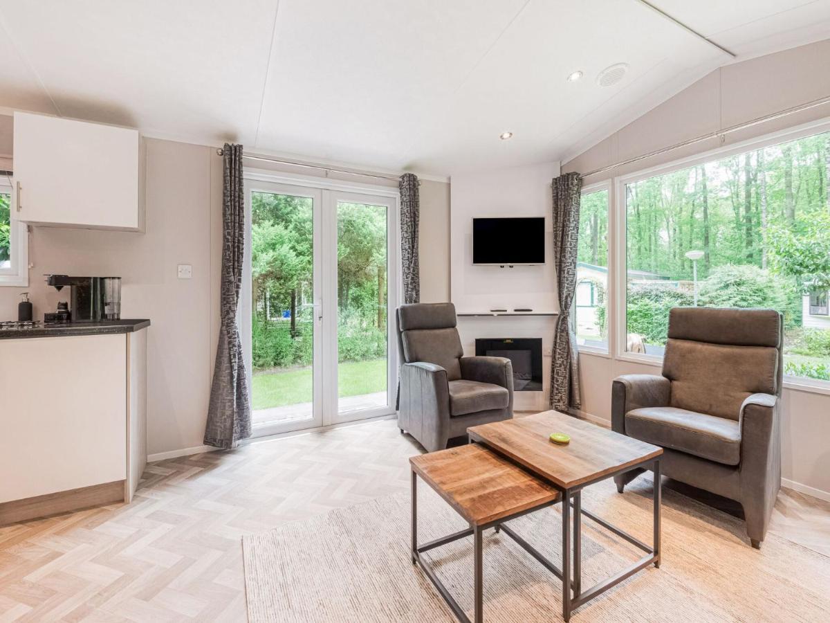 Beautiful Chalet In The Woods With A Shared Pool Vledder ภายนอก รูปภาพ