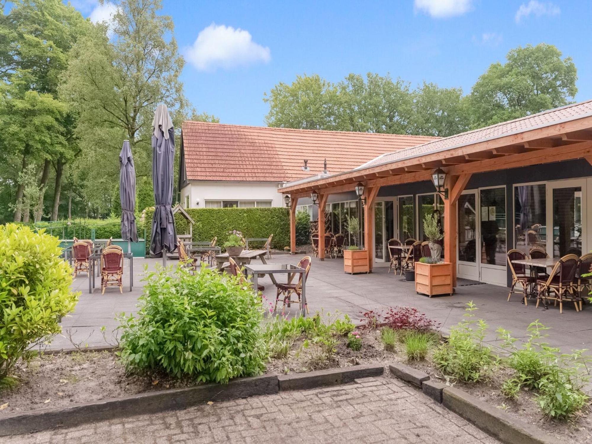 Beautiful Chalet In The Woods With A Shared Pool Vledder ภายนอก รูปภาพ